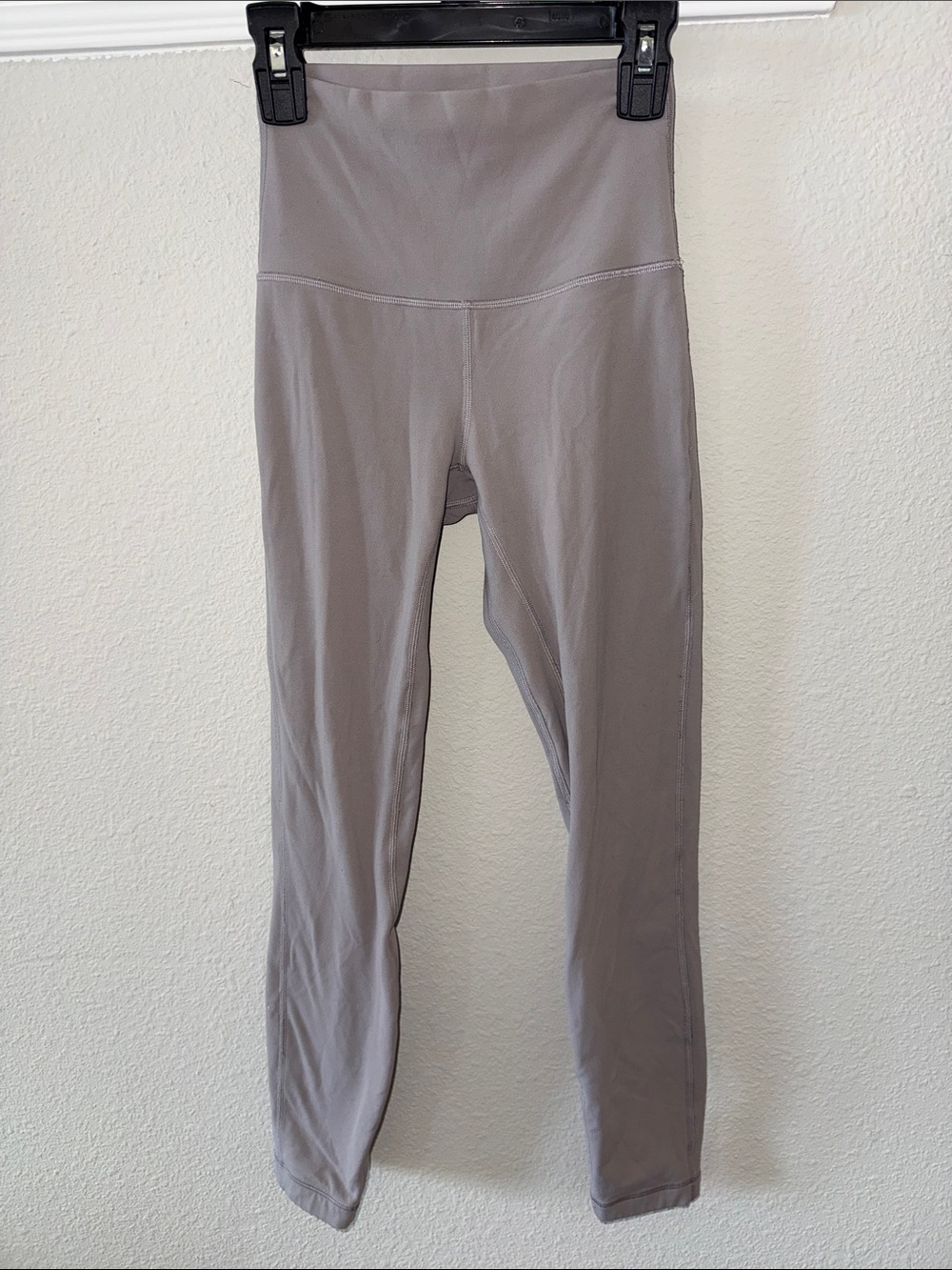 Women’s Lululemon Light Gray/Lavender Leggings - Size 2